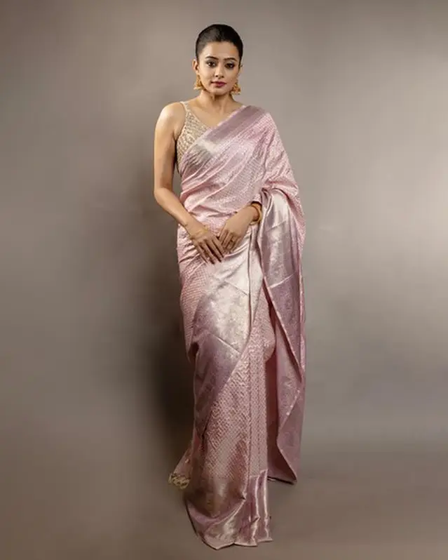 PRIYAMANI IN SOUTH INDIAN TRADITIONAL PINK SAREE SLEEVELESS BLOUSE 6